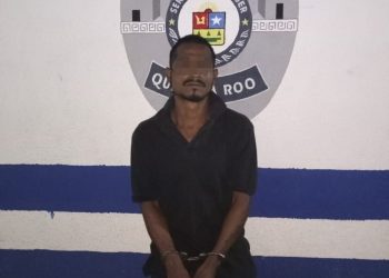 POLICÍA DE QUINTANA ROO ASEGURA A SUJETO CON HIERBA VERDE Y CON LAS CARACTERÍSTICAS DE MARIGUANA