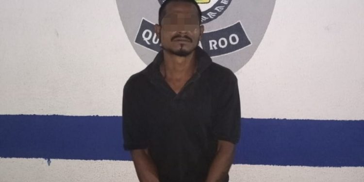 POLICÍA DE QUINTANA ROO ASEGURA A SUJETO CON HIERBA VERDE Y CON LAS CARACTERÍSTICAS DE MARIGUANA