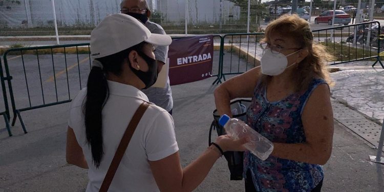 CONTINÚA EN ORDEN Y DE MANERA EJEMPLAR EL PROCESO DE VACUNACIÓN EN CANCÚN