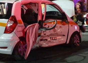 APARATOSO ACCIDENTE DEJA CUATRO LESIONADOS FRENTE A CASA DE GOBIERNO