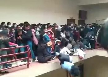 TRAGEDIA DE ALTURA: JÓVENES CAEN DE UN 3 PISO EN EL EDIFICIO DE LA UPEA Y MUEREN