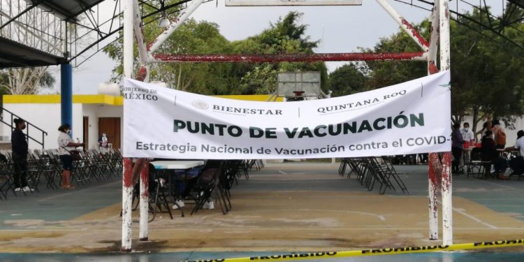 BAJA LA AFLUENCIA DE PERSONAS DE LA TERCERA EDAD EN LOS PUESTOS DE VACUNACIÓN CONTRA EL COVID-19