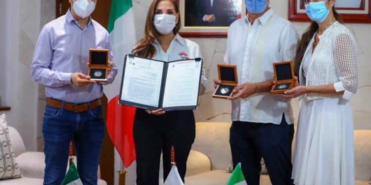 TIENDE GOBIERNO MUNICIPAL PUENTES ENTRE CANCÚN Y NÁPOLES, ITALIA