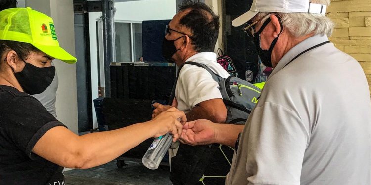 TRABAJAN GOBIERNO DEL ESTADO Y DE ISLA MUJERES EN EL CUIDADO DE LA SALUD CON PROGRAMA “GUARDIANES POR QUINTANA ROO»