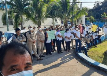 EXIGEN TRABAJADORES DE LA SALUD DE FELIPE CARRILLO PUERTO, SER VACUNADOS CONTRA EL COVID-19