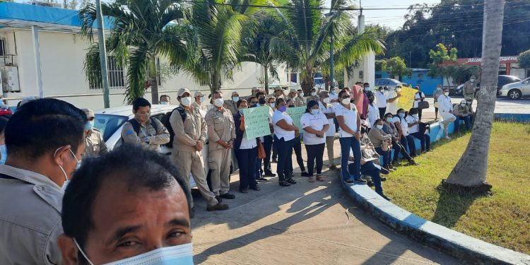 EXIGEN TRABAJADORES DE LA SALUD DE FELIPE CARRILLO PUERTO, SER VACUNADOS CONTRA EL COVID-19