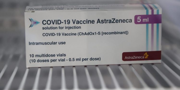 ALEMANIA ADMINISTRARÁ LA VACUNA ASTRAZENECA SÓLO A MAYORES DE 60 AÑOS