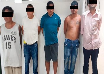 DETIENEN A SEIS ASALTANTES LUEGO DE PERSECUCIÓN EN PLAYA DEL CARMEN