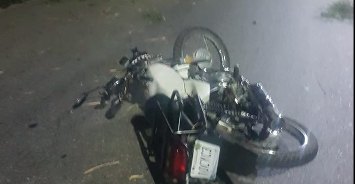 MUERE MOTOCICLISTA EN ARCO VIAL AL ESTRELLARSE CONTRA UN POSTE