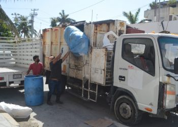 ATIENDE SERVICIOS PÚBLICOS RECOJA DE BASURA EN ISLA MUJERES