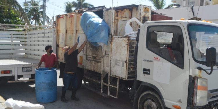 ATIENDE SERVICIOS PÚBLICOS RECOJA DE BASURA EN ISLA MUJERES