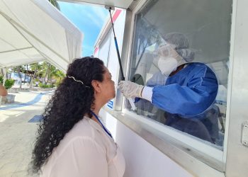 INAUGURAN EN ISLA MUJERES UNIDAD MÓVIL PARA PRUEBAS COVID-19