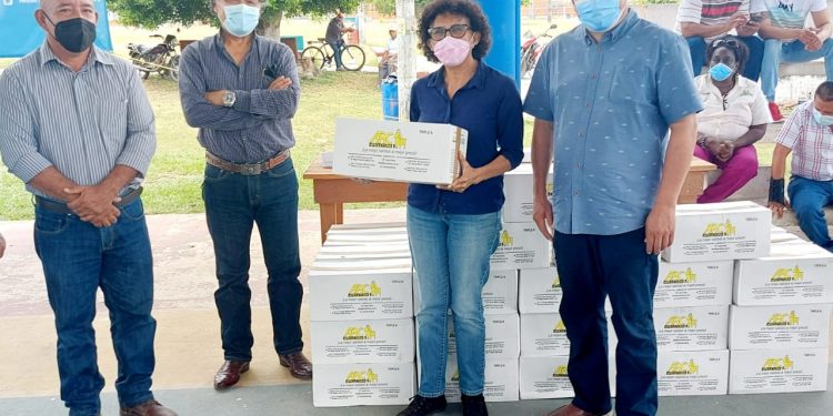PRODUCTORES APÍCOLAS DE BACALAR RECIBEN APOYOS PARA REACTIVAR SU PRODUCCIÓN