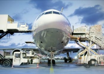 CAE LA ACTIVIDAD AEROPORTUARIA EN CANCÚN