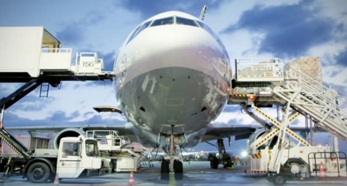 CAE LA ACTIVIDAD AEROPORTUARIA EN CANCÚN