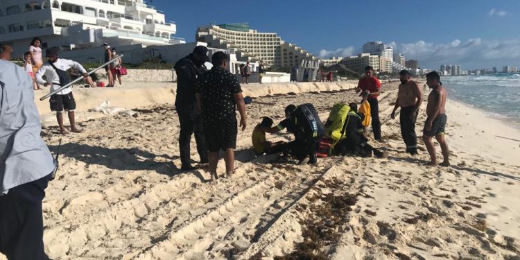 ADOLESCENTES SE SALVAN DE MORIR AHOGADOS EN LA ZONA HOTELERA DE CANCÚN