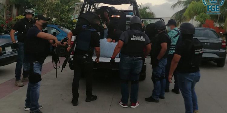 RESCATAN A VÍCTIMA DE SECUESTRO EN CANCÚN Y DETIENEN A DOS PERSONAS