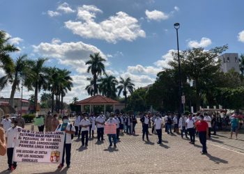 MARCHAN POR CONDICIONES LABORALES Y VACUNAS INTEGRANTES DE JURISDICCIÓN SANITARIA 03