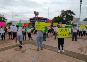 PROTESTAN LOCATARIOS EN CONTRA DE LA DEMOLICIÓN DEL MERCADO LÁZARO CÁRDENAS DE CHETUMAL