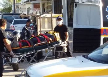 SE DESPRENDE CAJA DE CAMIONETA Y UNA PERSONA RESULTÓ LESIONADA