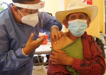 MÉXICO BUSCA VACUNAR A 500.000 PERSONAS AL DÍA TRAS RÉCORD DE INMUNIZACIÓN