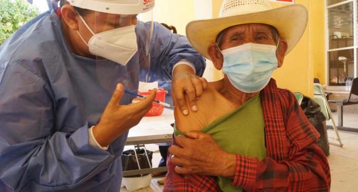 MÉXICO BUSCA VACUNAR A 500.000 PERSONAS AL DÍA TRAS RÉCORD DE INMUNIZACIÓN