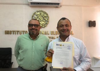 SE REGISTRA ELOY PENICHE ANTE EL INE