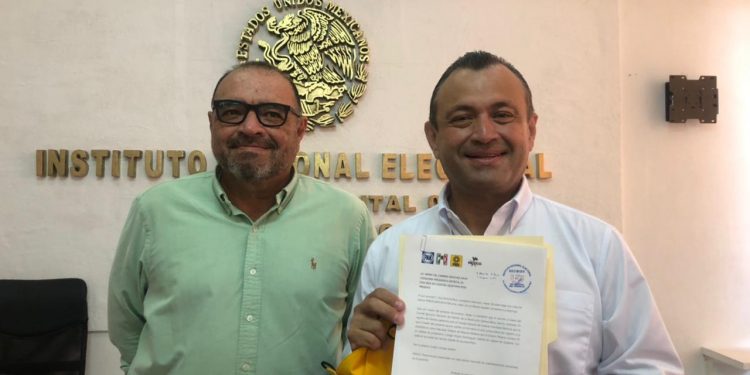 SE REGISTRA ELOY PENICHE ANTE EL INE