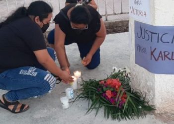 MÁS DE 600 PERSONAS PIDEN JUSTICIA POR KARLA EN HOLBOX
