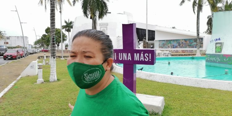 ACUSAN FEMINISTAS A GRUPOS PROVIDA DEL ULTRAJE A LA “ANTIMONUMENTA” COLOCADO AFUERA DEL CONGRESO DE QUINTANA ROO
