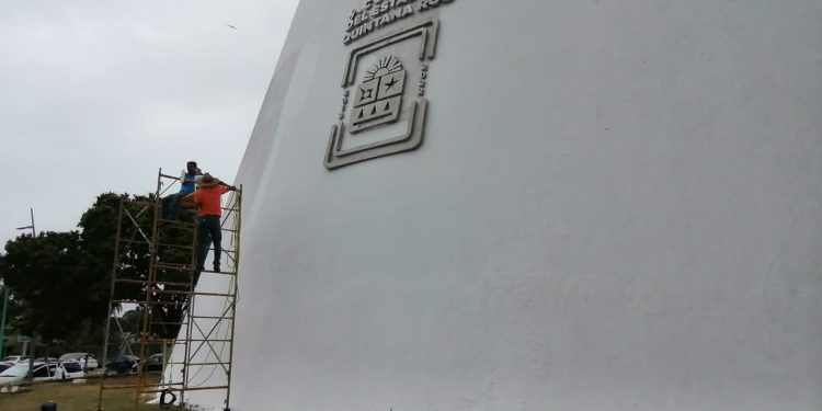 POR SEGUNDA OCASIÓN RETIRAN «PINTAS» DE FEMINISTAS EN EL CONGRESO DEL ESTADO