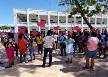 INTENTAN CON AMENAZAS IMPEDIR MANIFESTACIÓN DE ANTORCHISTAS EN CHETUMAL