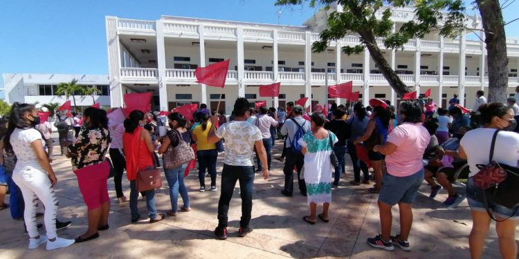 INTENTAN CON AMENAZAS IMPEDIR MANIFESTACIÓN DE ANTORCHISTAS EN CHETUMAL