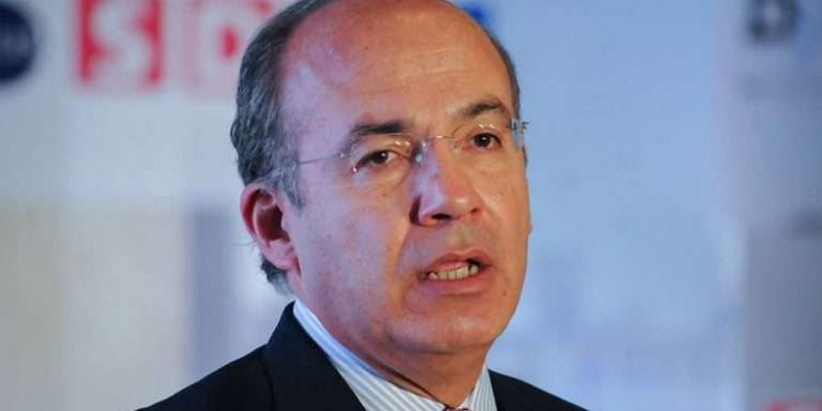 ACTIVISTAS DE OAXACA DENUNCIAN A CALDERÓN ANTE LA FGR POR TRAICIÓN A LA PATRIA Y FINANCIAR AL TERRORISMO