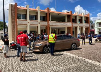 TRABAJADORES DEL AYUNTAMIENTO MARCHAN PARA EXIGIR SUS QUINCENAS