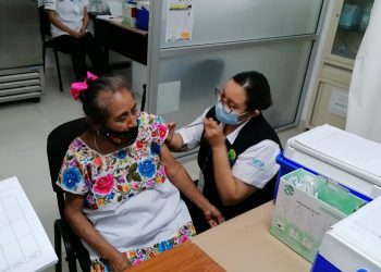 ADULTOS MAYORES RECIBIRÁN VACUNA CONTRA COVID-19 EN TULUM