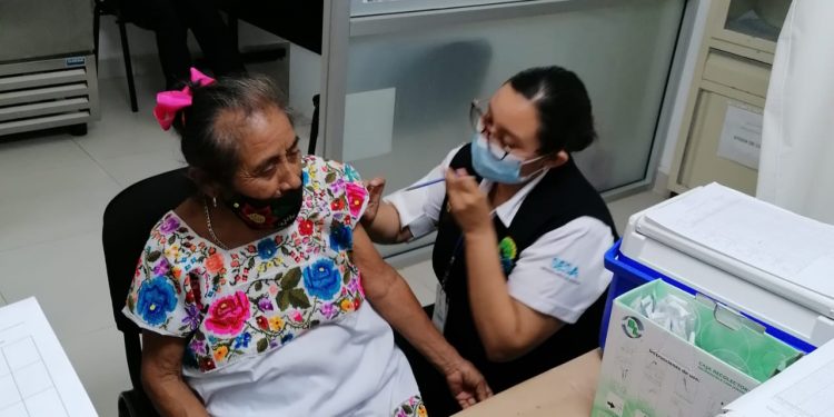 ADULTOS MAYORES RECIBIRÁN VACUNA CONTRA COVID-19 EN TULUM