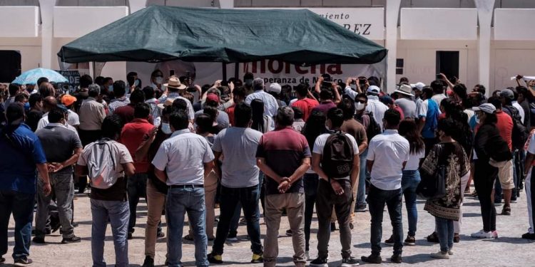 MORENISTAS REALIZAN MANIFESTACIÓN CONTRA EL PVEM