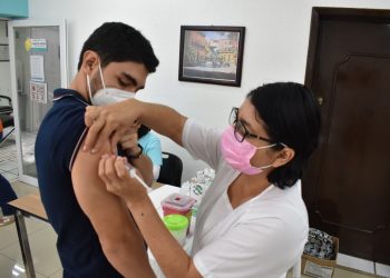 PERSONAL DEL INSTITUTO ESTATAL PARA LA EDUCACIÓN DE JÓVENES Y ADULTOS QUINTANA ROO RECIBE PROGRAMA DE VACUNACIÓN DEL ISSSTE