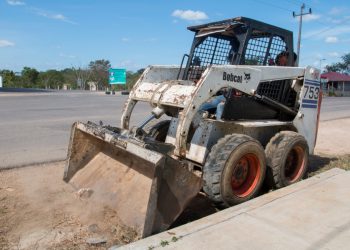 REALIZAN LIMPIEZA DE CALLES Y BANQUETAS EN LAS COLONIAS DE KANTUNILKÍN