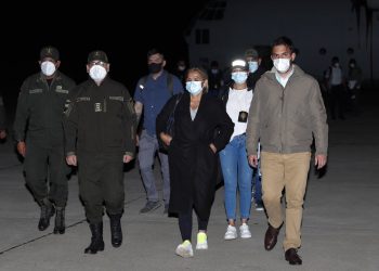 DETIENEN A LA EXPRESIDENTA DE BOLIVIA JEANINE ÁÑEZ