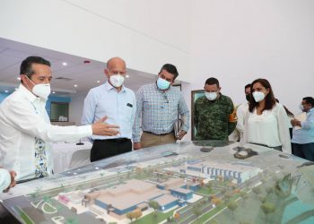 EL GOBERNADOR CARLOS JOAQUÍN Y EL DIRECTOR GENERAL DEL INSABI JUAN FERRER AGUILAR SUPERVISAN DOS HOSPITALES