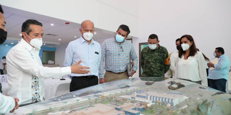EL GOBERNADOR CARLOS JOAQUÍN Y EL DIRECTOR GENERAL DEL INSABI JUAN FERRER AGUILAR SUPERVISAN DOS HOSPITALES