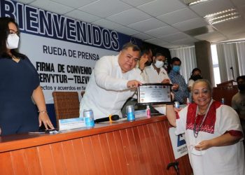 ENTREGA CANACO LOCAL RECONOCIMIENTOS A POETAS Y ESCRITORES TABASQUEÑOS