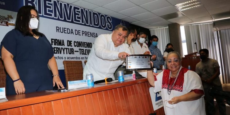 ENTREGA CANACO LOCAL RECONOCIMIENTOS A POETAS Y ESCRITORES TABASQUEÑOS