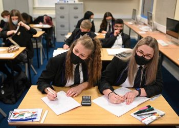 INGLATERRA REABRE LAS ESCUELAS EN PRIMERA ETAPA DE DESCONFINAMIENTO