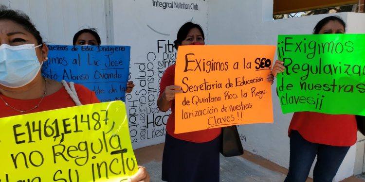 EXIGEN DOCENTES DE EDUCACIÓN INDÍGENA DE FELIPE CARRILLO PUERTO A LA SEQ LA REGULARIZACIÓN DE SUS CLAVES