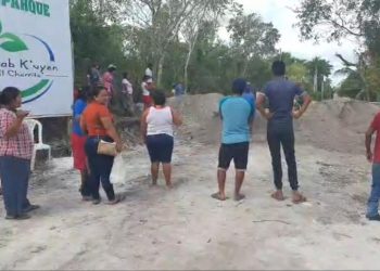 MUJERES CON MACHETES DEFIENDEN EL BALNEARIO “ EL CHORRITO” EN JUAN SARABIA