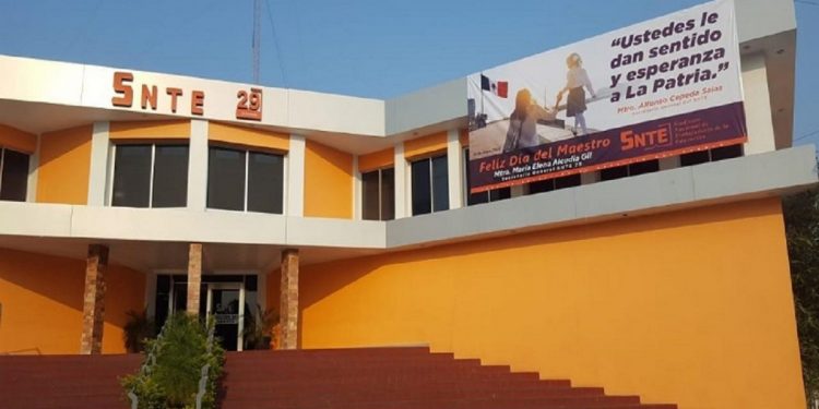 MAGISTERIO TABASQUEÑO DISPUESTO A VACUNARSE: SNTE