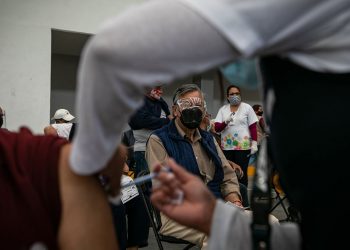 ACUDEN ADULTOS MAYORES A VACUNARSE CONTRA EL COVID19 EN EL MUNICIPIO DE CENTRO